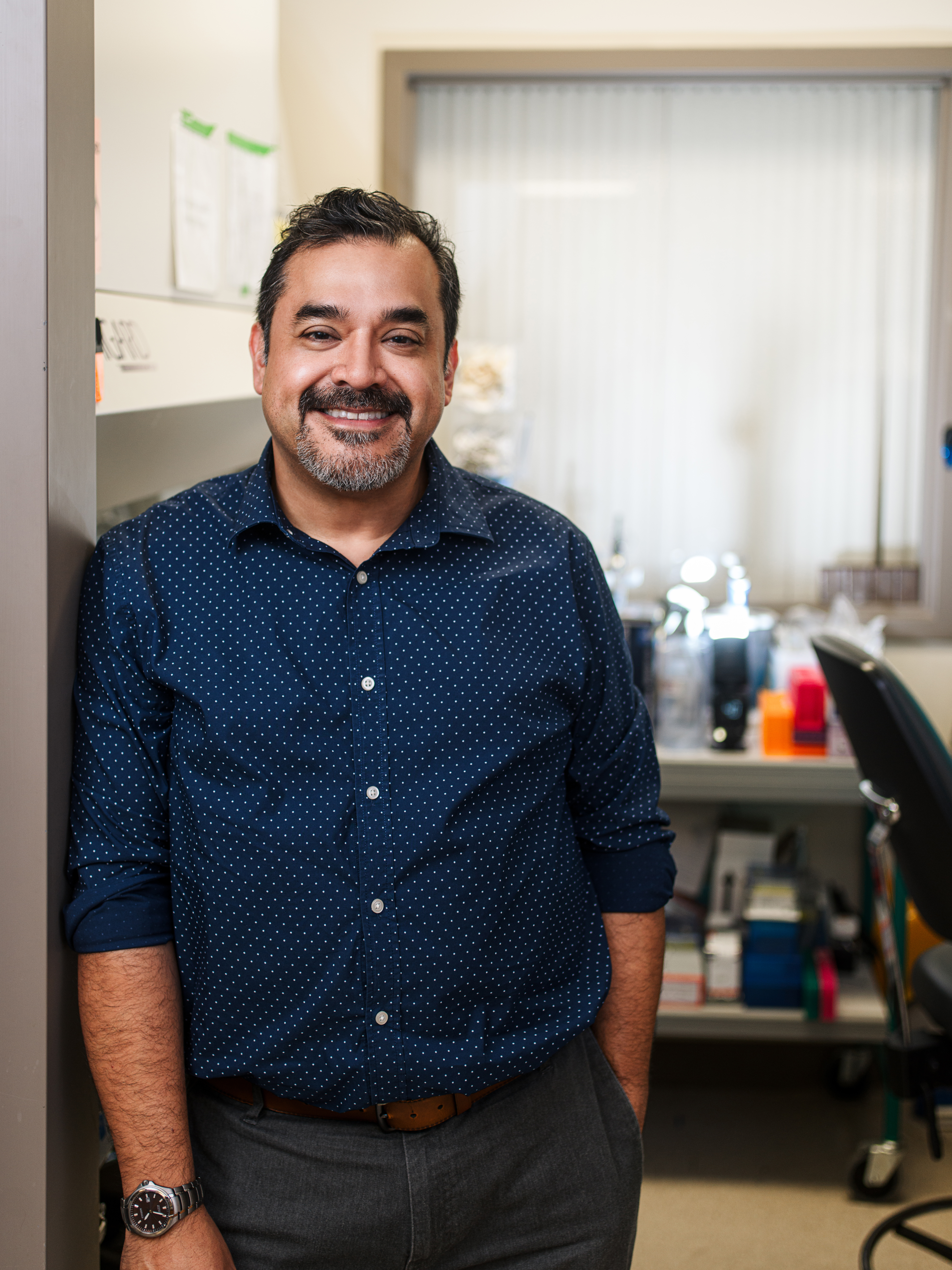 Ricardo Carrion in lab