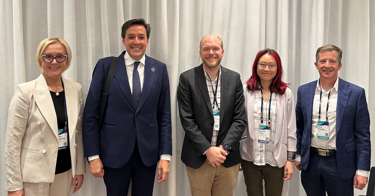 UW–Madison Vice Chancellor for Research Dorota Brzezińska and UW–Madison quantum faculty meet with U.S. Department of Energy Under Secretary for Science Darío Gil on November 4, 22025 Chicago Quantum Summit. Pictured (L-R) are Vice Chancellor for Research Dorota Brzezińska, Undersecretary for Science DOE Dario Gil, Assistant Professor of Physics Matt Otten, Associate Professor of Electrical & Computer Engineering Jen Choy, and John Bardeen Professor and Steenbock Professor of Physics Mark Eriksson.